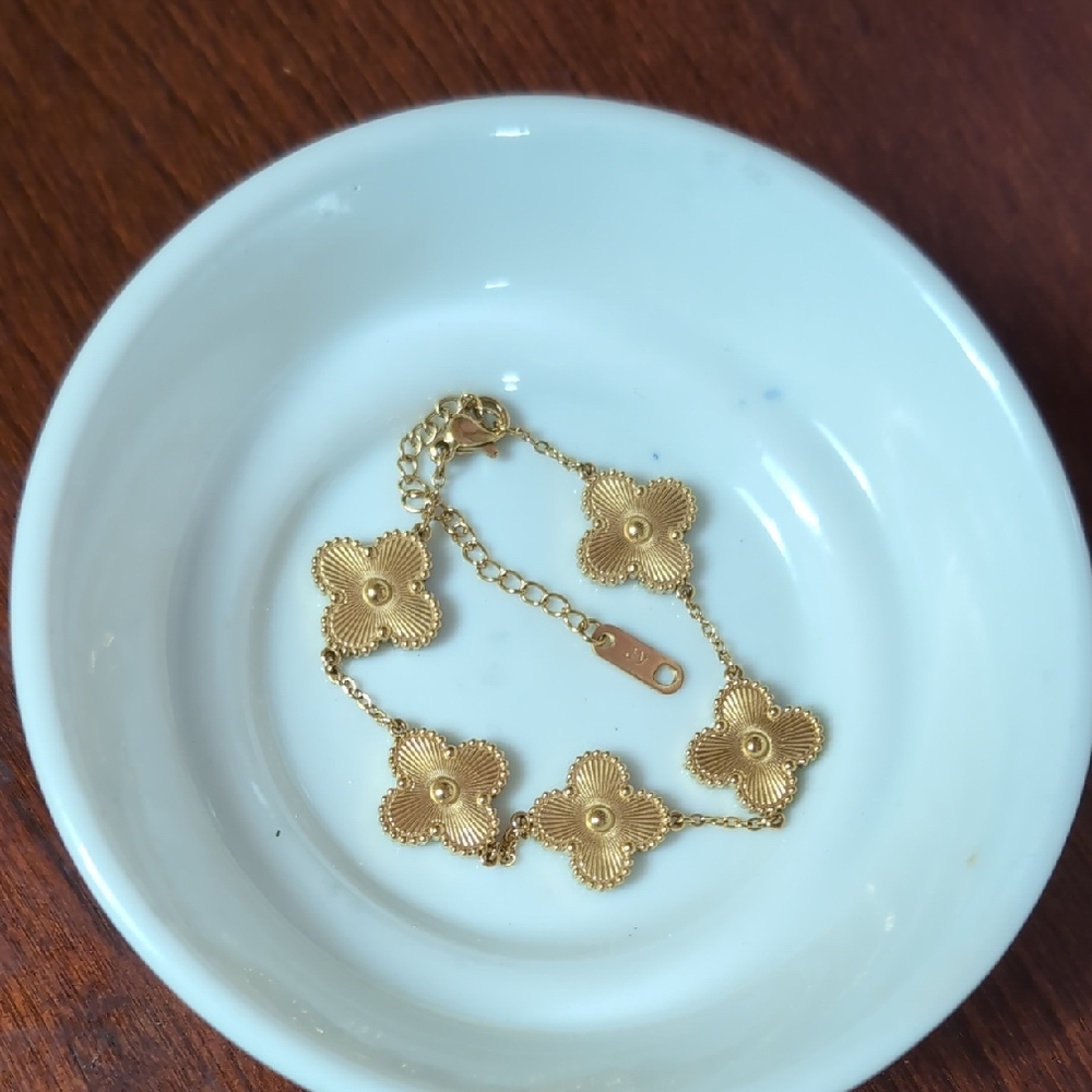 Stainless steel gold bracelet